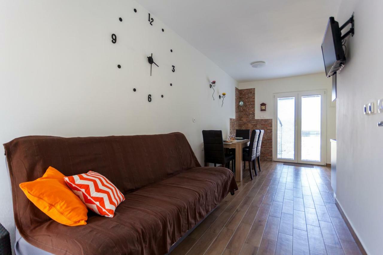 Apartment Hasanec By El-Pi Tours Njivice Eksteriør billede