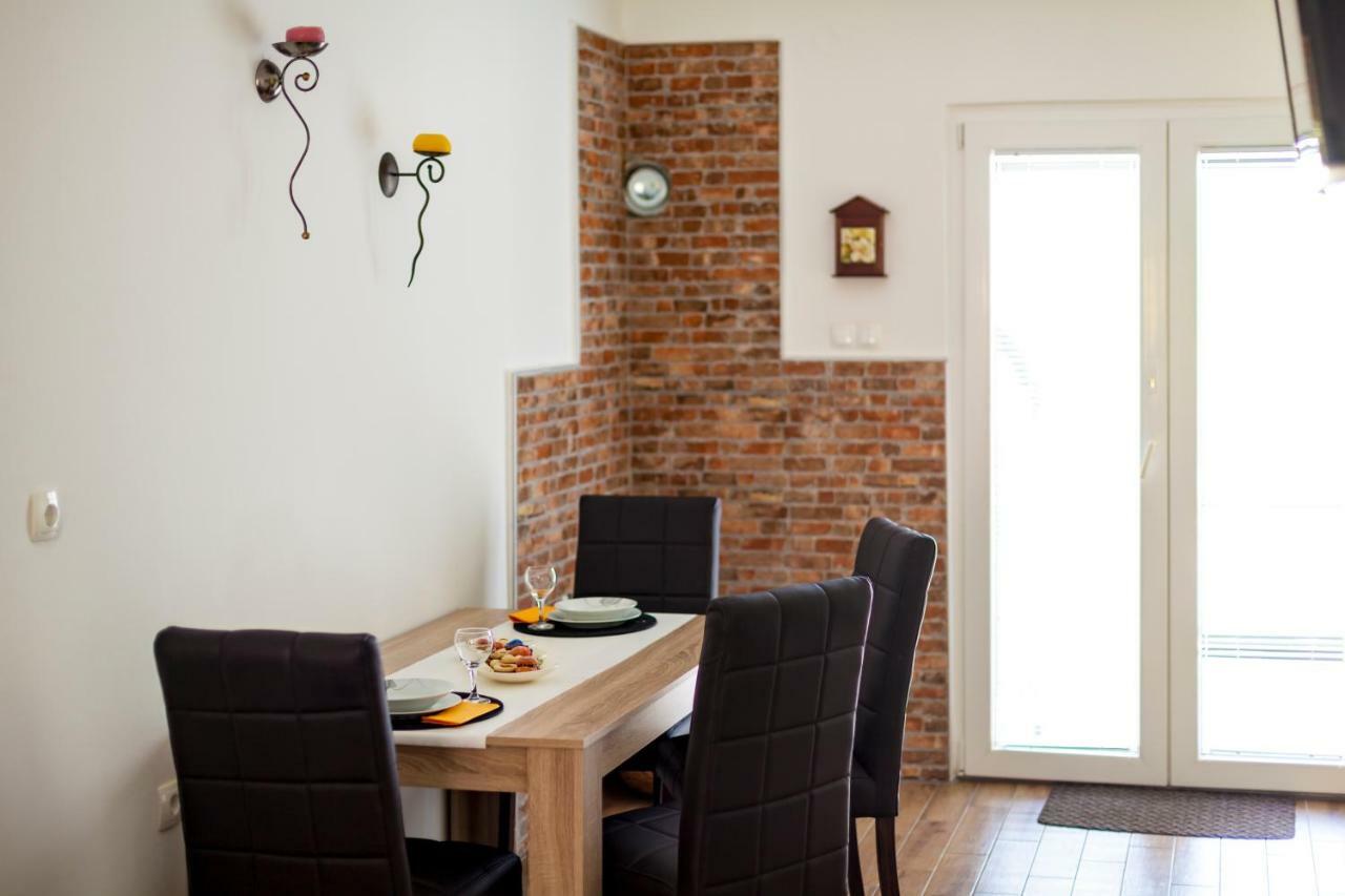 Apartment Hasanec By El-Pi Tours Njivice Eksteriør billede