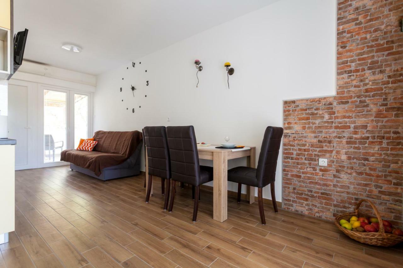 Apartment Hasanec By El-Pi Tours Njivice Eksteriør billede