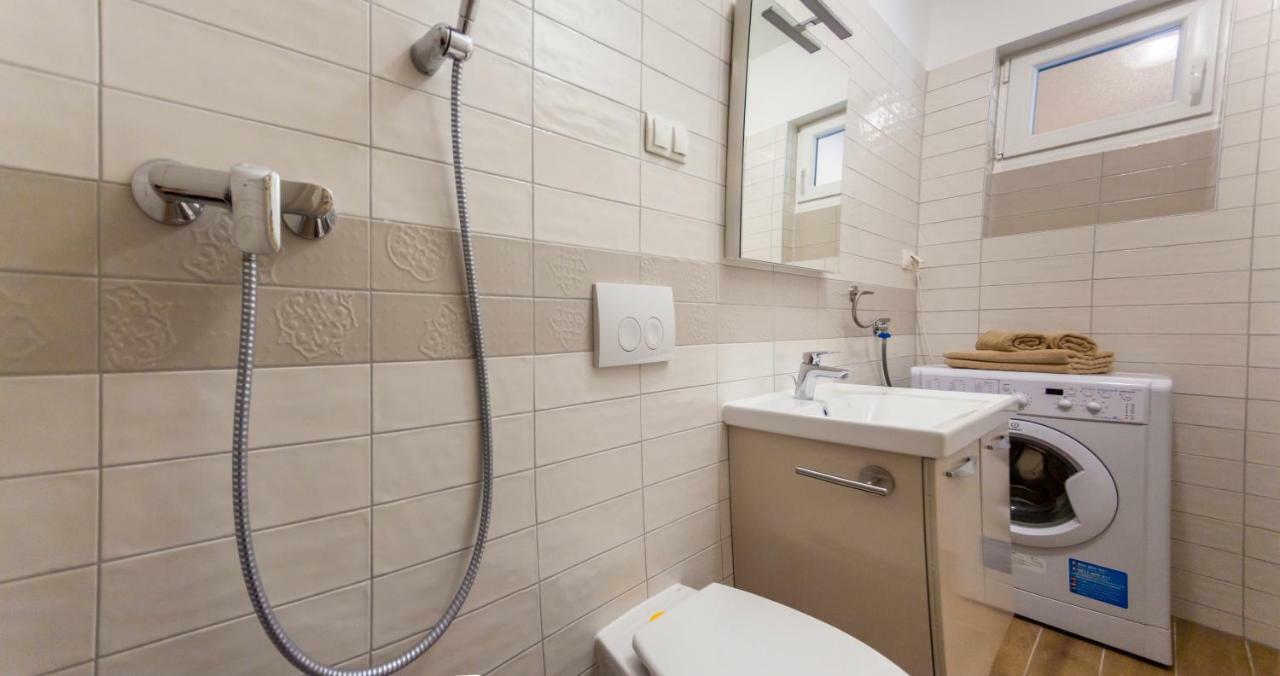 Apartment Hasanec By El-Pi Tours Njivice Eksteriør billede