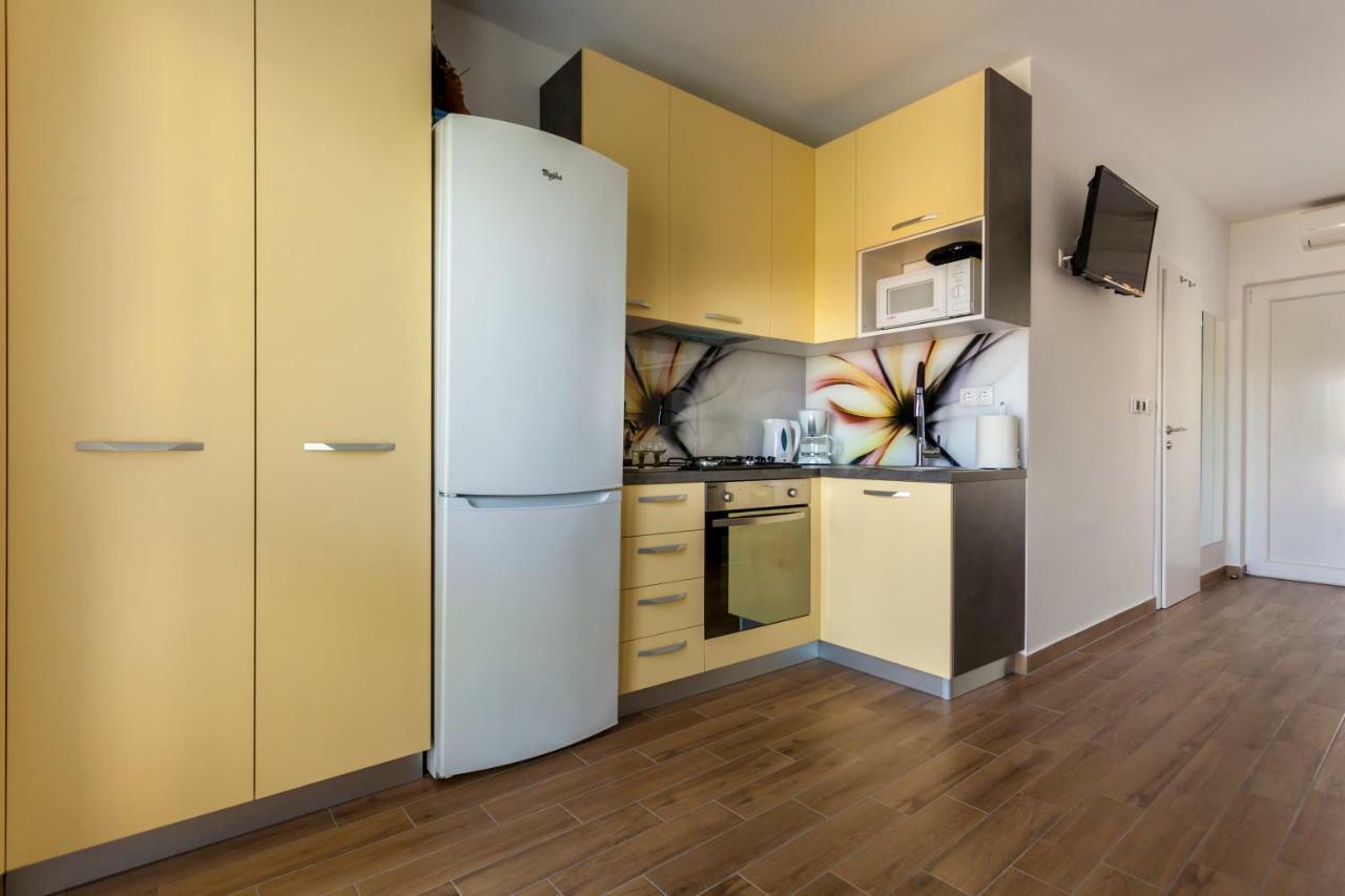 Apartment Hasanec By El-Pi Tours Njivice Eksteriør billede